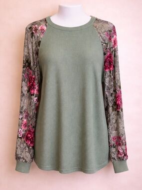 MIHOLL Size Medium Sage Green Long-Sleeve Thermal Top with Pink Floral Sleeves